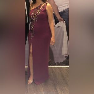 Elegant dress size 10 wear one time